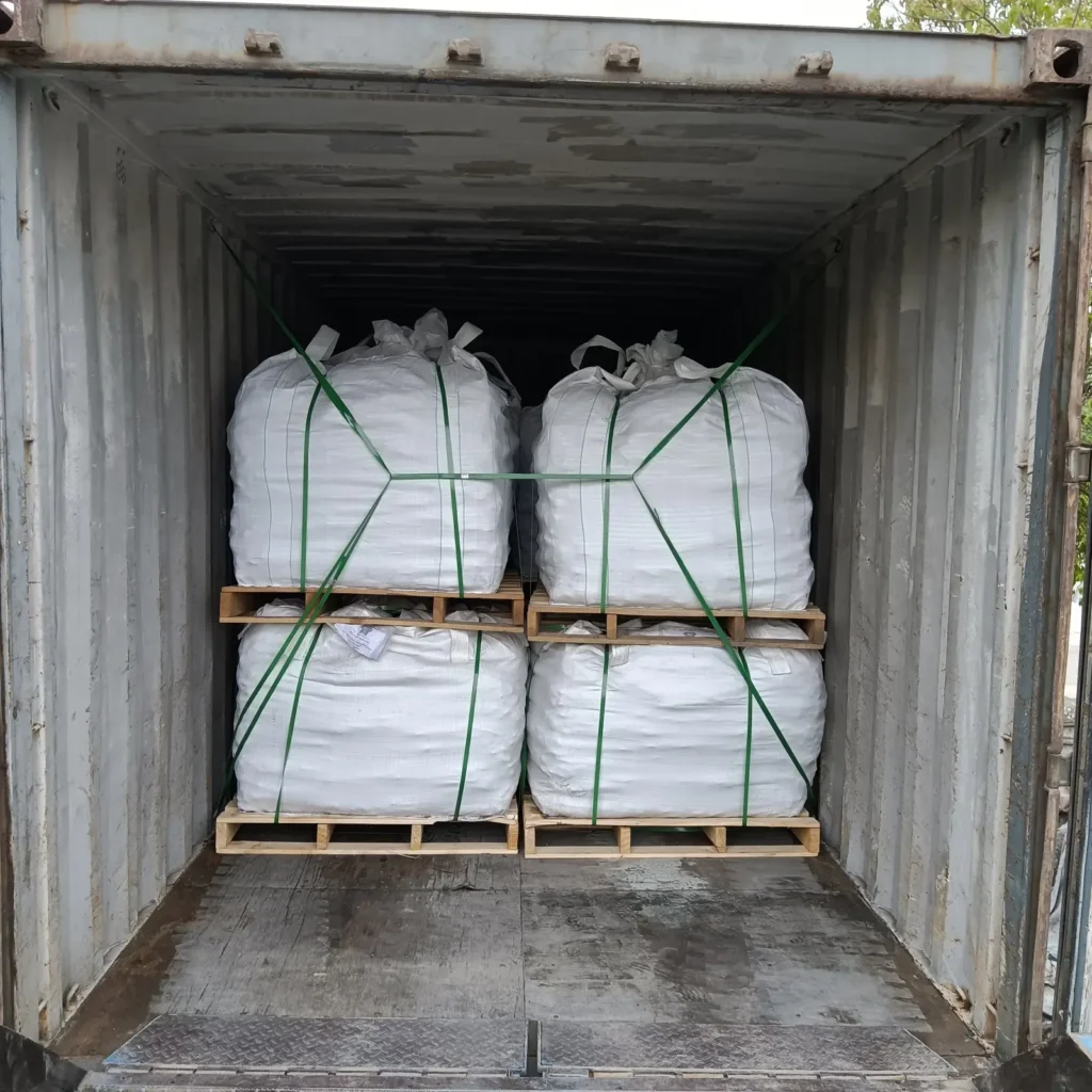 1 to 1.3 tons of landscaping pebble stones safely packed on heavy-duty fumigated solid wood pallets, secured for ocean freight.